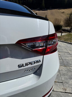 Škoda Superb 2.0 TDi 4x4 Sportline - 10