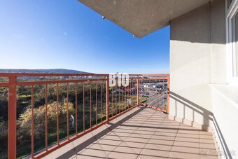 3-izbový byt s terasou, lodžiou, krásnym výhľadom a parkovan - 10