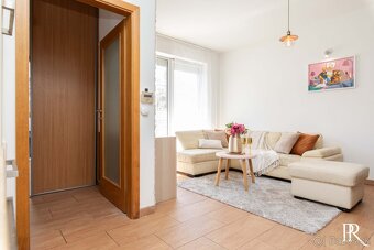 PRÍJEMNÝ 3 IZBOVÝ RD S BAZÉNOM NA BREHU VAJNORSKÝCH JAZIER - 10