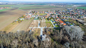 Na predaj stavebné pozemky v novej časti obce Hrubý Šúr - 10