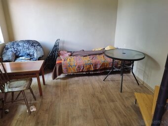 Záhradný domček s pozemkom (879 m²), elektrinou, vodou - 10