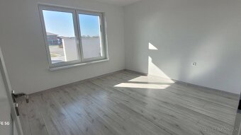 Nadštandardná novostavba 4 izbový bungalov hneď k nasťahovan - 10