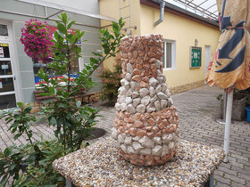 Ručne vyrobený kamenný kvetináč vhodný do exteriéru - 10