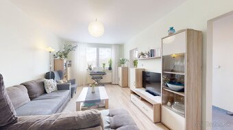 Ponúkame na predaj priestranný 3-izbový byt s loggiou na síd - 10