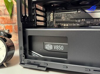 Ryzen 7 5800X3D\32GB\RX 7900XTX\SSD\850W Zdroj - 10