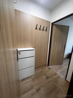 NOVÁ NEOBÝVANÁ Zariadená garsónka - 10