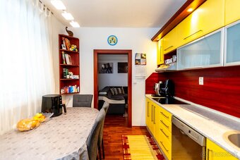 Vkusne zrekonštruovaný 3-izbový byt s loggiou na sídl. Juh - 10