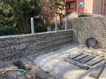 STAVEBNY PRACOVNIK EXTERIER - 10