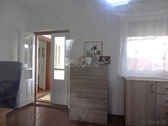 REZERVOVANÉ zariadený rodinný dom, pozemok 1622 m2, Čaka, L - 10