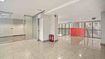 Na prenájom obchodné priestory na pešej zóne v centre mesta - 10