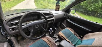 Mazda B2500 - 10