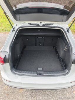 VW Golf 1.5 TSI Life Virtual kokpit Front&Lane Assist - 10