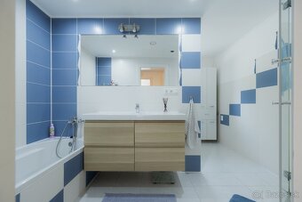 Jedinečná rodinná vila v meste Dolný Kubín s krásnym pozemko - 10