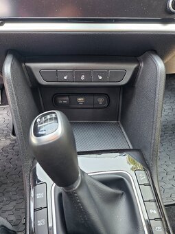 KIA SPORTAGE benzín 1.6, výbava GOLD - 10
