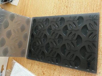 SIZZIX Big Shot vyrezavaci a embosovaci stroj - 10