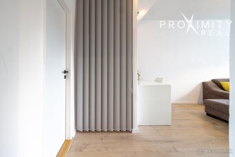 Štýlový 2-izbový byt s balkónom na skvelej adrese - 10