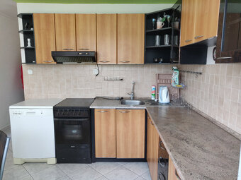 Prenájom 3-izbový byt, 76 m2, balkón, centrum Levice - 10