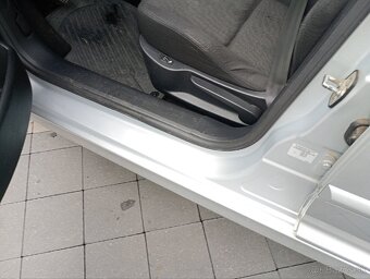 Peugeot 207sw 1.6i - 10
