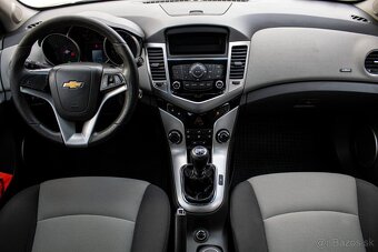 Chevrolet Cruze 1.6 16V LS - 10