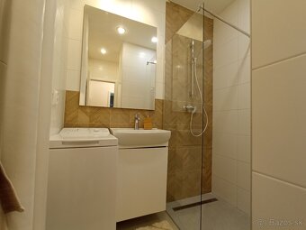 Slnečný zrekonštruovaný 2izbový byt so zariadením na Nivách - 10