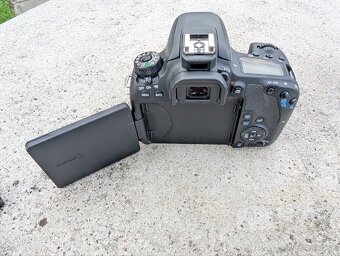 Canon EOS 77D + 50mm f/1.8 + 18-135mm f/3.5-5.6 - 10