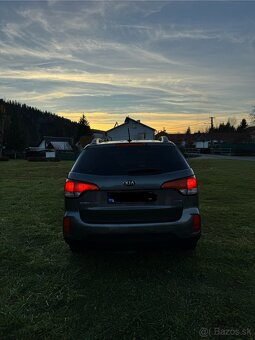 Kia Sorento 2.2 CRDI 4x4 A/T6 RV2015 - 10