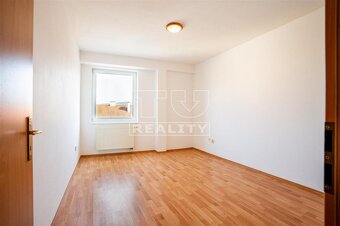 NA PREDAJ 129M2 4I BYT UL.POD PÁROVCAMI, PIEŠŤANY - 10