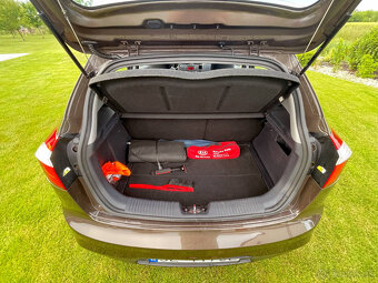 Kia Rio - 10