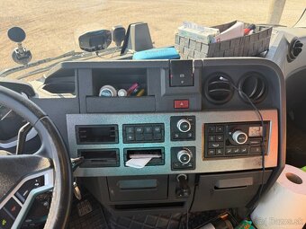 Predám tahač Renault T520 s Hydraulikou - 10