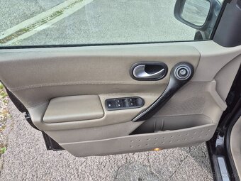 RENAULT MEGANE 1.9 dCi KOMBI - 10