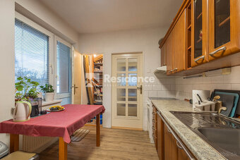 Veľký 2-izbový byt s dvomi balkónmi v krásnom prostredí – Pa - 10