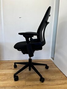 Kancelárska stolička Steelcase Leap V2 - 10
