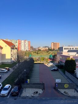 RK Treef ponúka - 1-izbový byt s veľkou loggiou na Hlinách - 10