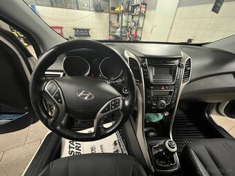 Hyundai i30 CW 1.6i Style - plná výbava - 10
