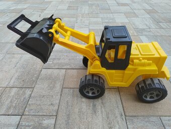 Nákladné auto + bager - predaj spolu - 10