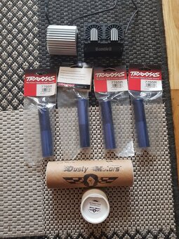 Rc diely TRAXXAS ARRMA SAVAGE - 10