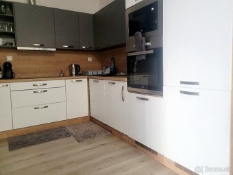 Predám 2-izbový byt v bytovom dome Cross - 10