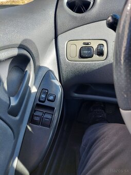 Toyota Yaris 1.0 VVT-i - 10