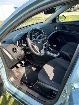 Predám Chevrolet Cruze 1,8 - 10