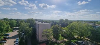 Ponúkame na predaj priestranný trojizbový byt v centre obce - 10