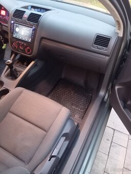 VW Golf V 1.4 16V 55 kW - 10