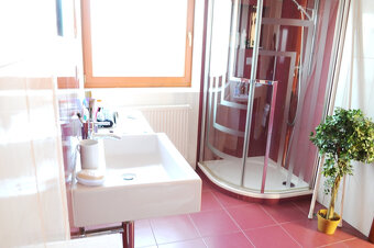 Predám 6 - 7 izbový dom - 10