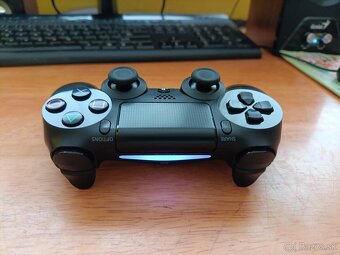 Playstation 4 - 10
