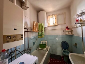 MAĎARSKO - ENCS PEKNÝ TROJIZBOVÝ DOM  S ROZLOHOU 80 M2 A PEK - 10