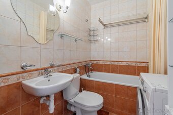 Na predaj | 2 izbový byt, Petržalka - Holíčska ul. - 10