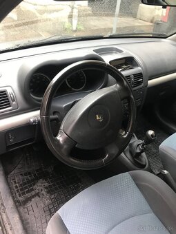Renault Clio 2 1.2 43kw benzín - 10