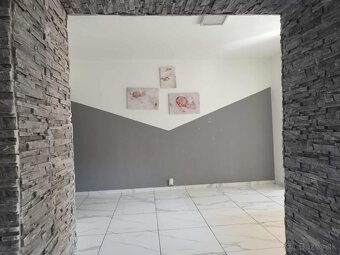 Rodinný dom v pokojnej lokalite v Slavošovciach. - 10