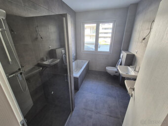 Na prenájom 3 izbový byt 68 m2 s velkou terasou na Andovskej - 10