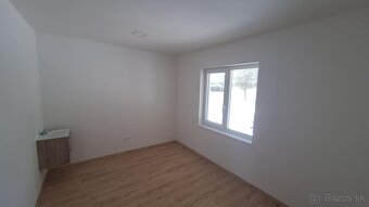 PRENÁJOM-kancelárie/salón s parkovaním hneď pri budove v KN - 10