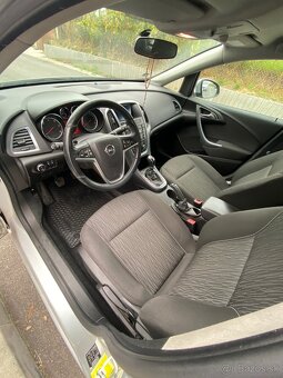 Opel astra J sports tourer - 10